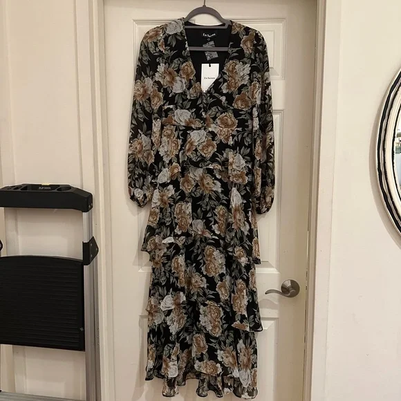 En Saison Dresses | En Saison Long Sleeve Floral Dress Nwt | Color: Black | Size: Xs | Sarahannrhoades's Closet